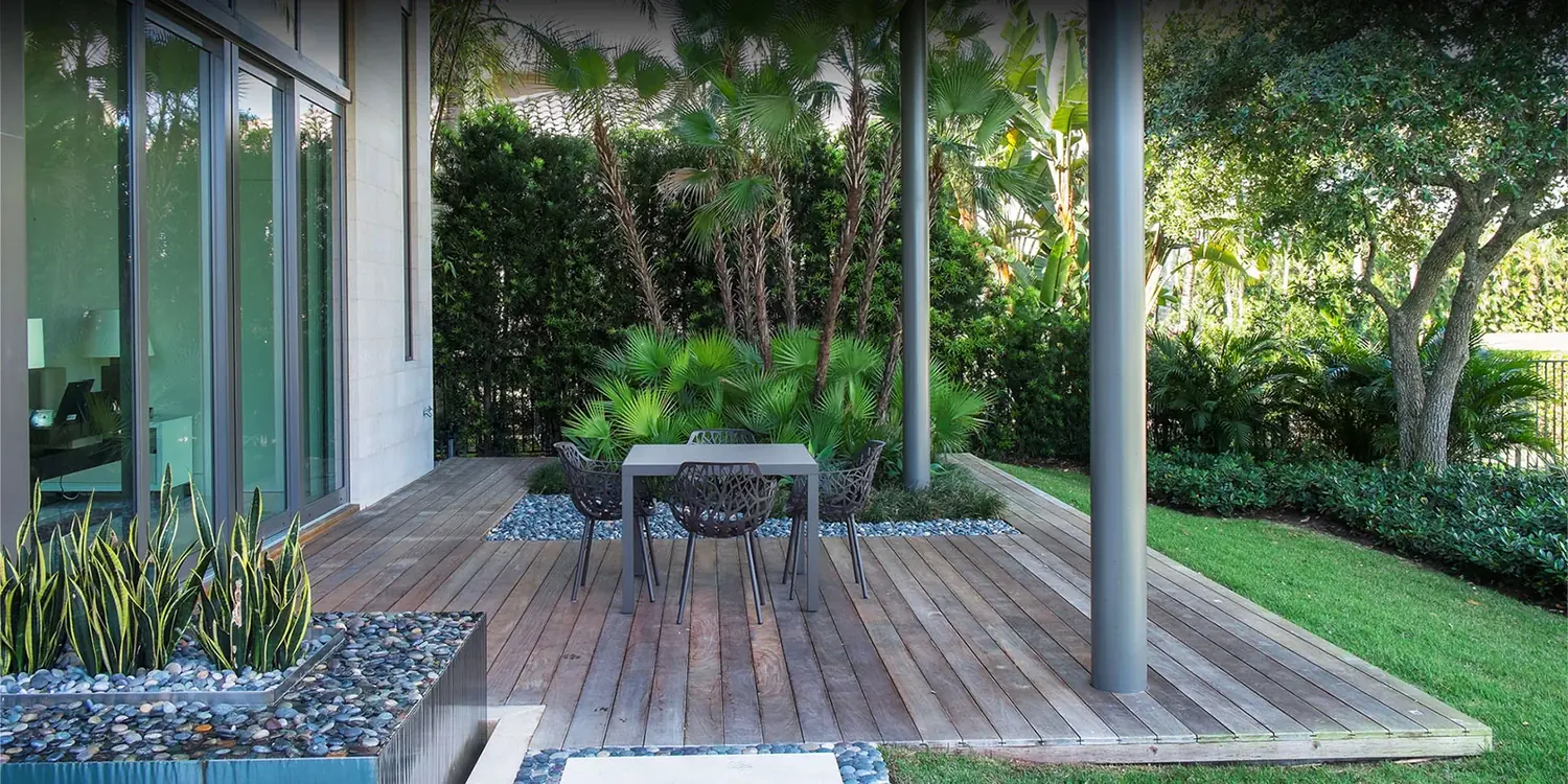 Residence landscape by Living Colour Landscapes
